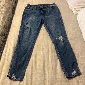 D. Jeans size 6 ankle jeans